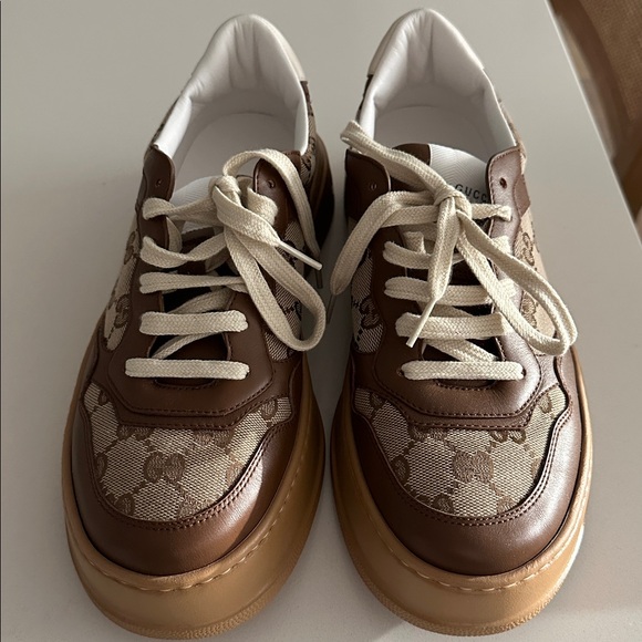 Gucci women’s Tan and Brown Logo Sneakers- never worn! - Picture 1 of 6